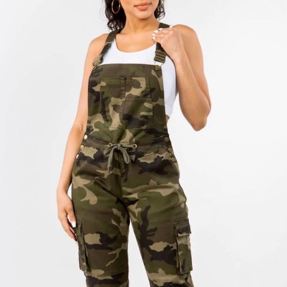 Pants - No boundaries women’s overall camo /3XL